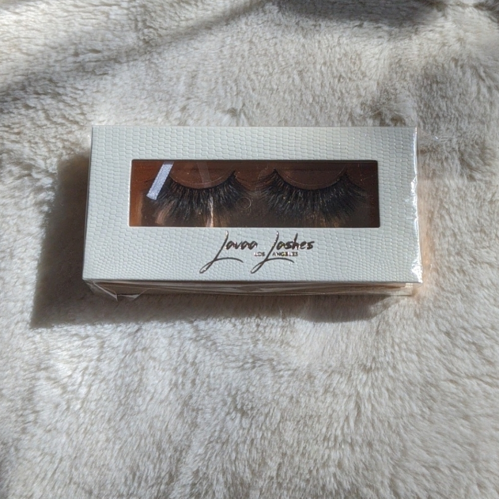 Lavaa lashes